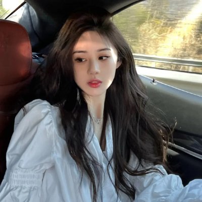 热搜榜直击：顶流女星旧照被扒，长达一周最新进展